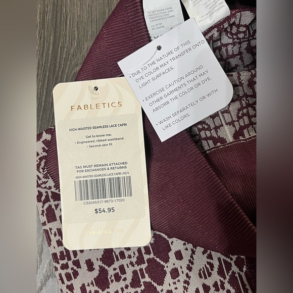 *NWT* Fabletics High-Waisted Seamless Lace Capri - Picture 5 of 7